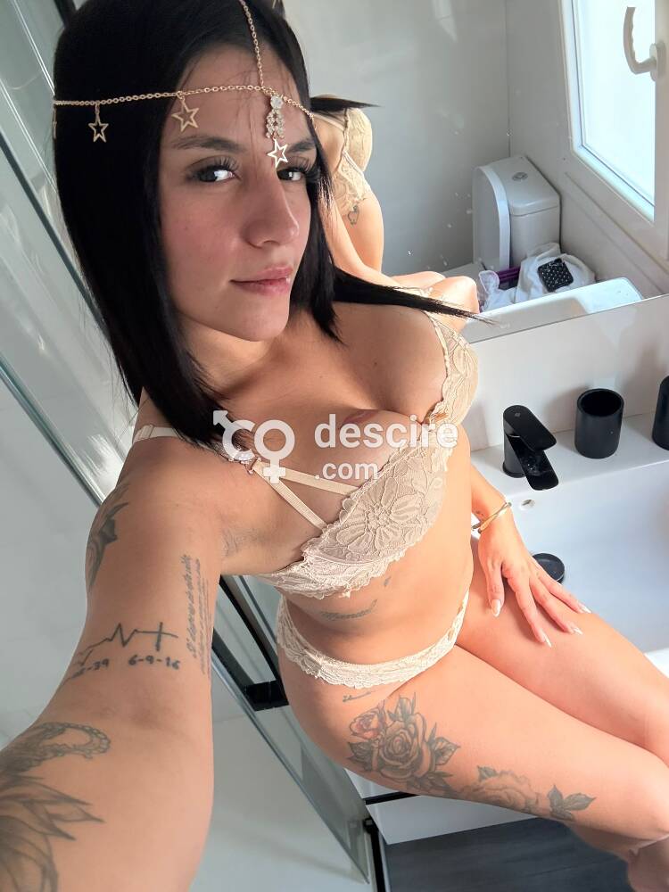 Hola mis amores, me llamo Sofia , como podrás ver en mis fotos soy una diosa de ébano dispuesta a cumplir todas tus fantasías, me encanta complacer y - Madrid - España
