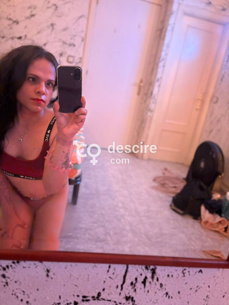 TRANS ESPAÑOLA MAMADAS A PELO VERSÁTIL GARGANTA PROFUNDA FIESTERA A TOPE - Madrid - España