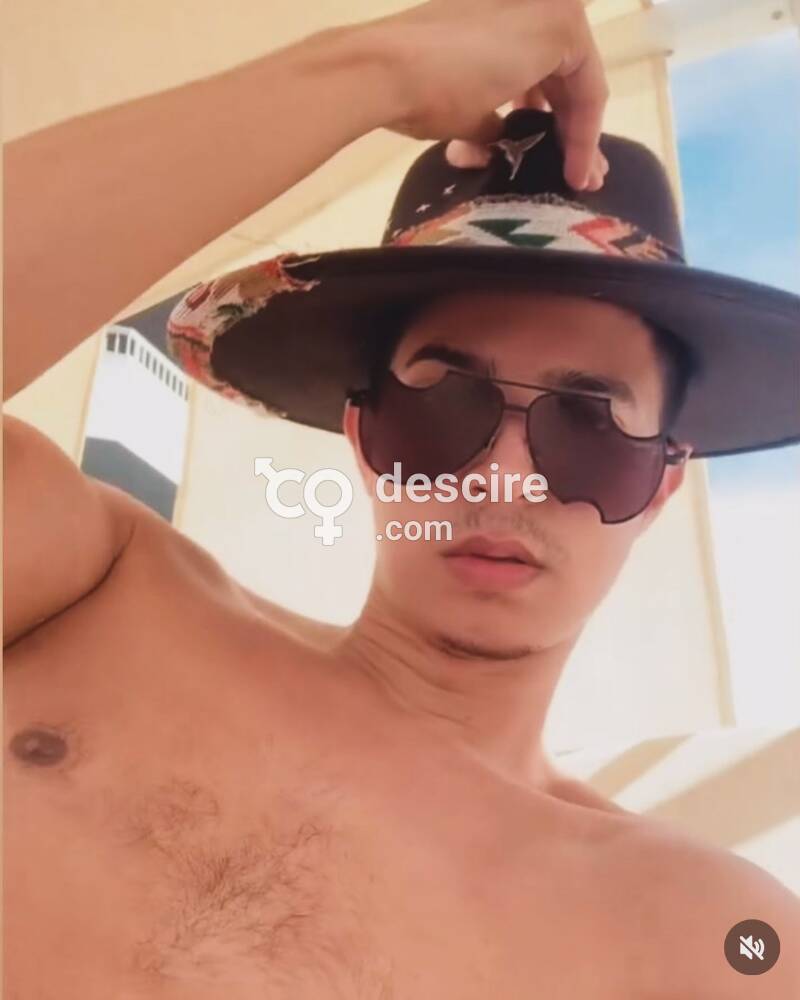 Mateo chico joven con ganas de pasarlo bien con chicos masajs - Valencia - España